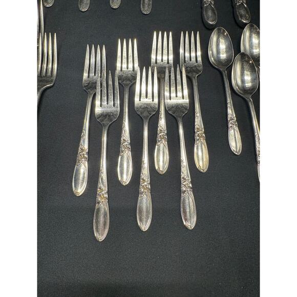 Vintage Silverplate Flatware Set – White Orchid – Discontinued - 46 pcs - Picture 10 of 16